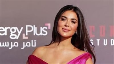 الكب يبرز أنوثة رانيا منصور في عيد ميلادها 