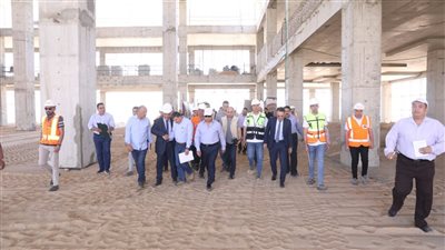 وزير الصناعة والنقل يتفقد الخط الثاني للقطار الكهربائي السريع