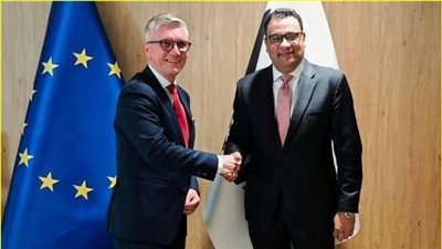 سفير مصر في براج يبحث مع رئيس غرفة التجارة التشيكية سُبل زيادة الاستثمارات