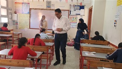 وكيل تعليم الغربية يتابع امتحانات النقل بمدارس شرق طنطا