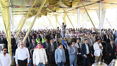 وزير الرياضة ومحافظ الإسماعيلية يشهدان جلسة حوارية مع عدد من شباب المحافظات..صور