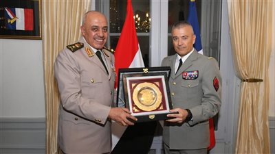 الفريق أحمد خليفة يناقش التعاون العسكري في زيارته الرسمية لفرنسا 