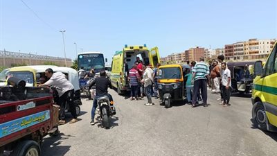 إصابة 4 أشخاض فى تصادم سيارة مع توك توك بجمصة
