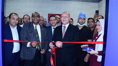 رئيس جامعة سوهاج يفتتح جهاز القسطرة المخية بمستشفى الطوارئ الجامعي