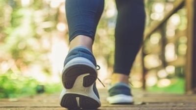 طريقة المشي في العشرينات تكشف طبيعة صحتك في الستينات 