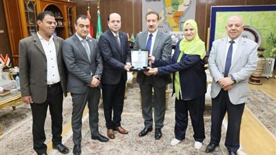 محافظ المنوفية يستعرض آليات ونتائج تنفيذ عدد من المشروعات