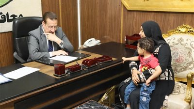 محافظ المنوفية يقرر صرف مساعدات مالية للحالات الإنسانية 