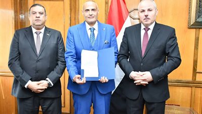 رئيس جامعة القناة يستقبل الدكتور أحمد الشاعر ويهنئه بمنصبه الجديد