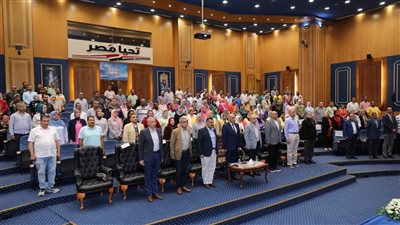 رئيس هيئة ميناء الأسكندرية يحتفل بيوم المراة العامله 