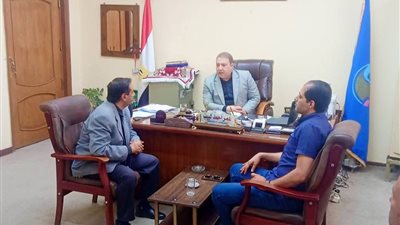 رئيس دمنهور يعقد إجتماعا مع مدير التموين والمجازر إستعداداً لعيد الأضحى المبارك