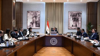 رئيس الوزراء يتابع موقف توافُر السلع الاستراتيجية والمخزون منها