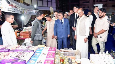 محافظ الدقهلية  يتفقد معرض