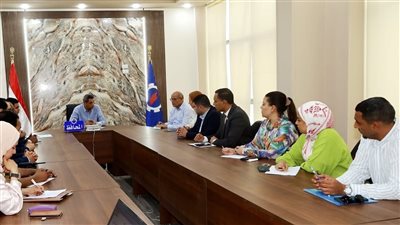 محافظ السويس يلتقي مسئولي التأمين الصحي الشامل 