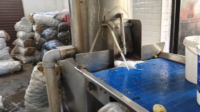 ضبط 24 طن مواد غذائية مجهولة المصدر ومواد بترولية مدعمة بالمنوفية