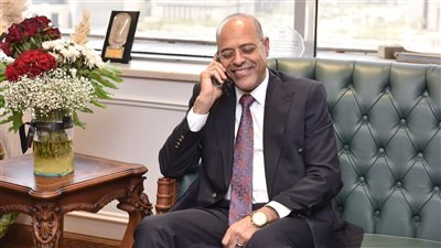 وزير العمل يعلن إنهاء أزمة عمال مصريين مع صاحب عمل سعودي 