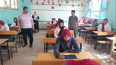 تباين آراء طلاب الشهادة الإعدادية بالشرقية حول امتحان الهندسة 