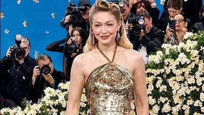 جيجي حديد تتألق بنيويورك في غياب برادلي كوبر 