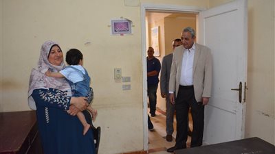 محافظ الغربية يتابع الخدمات بقرية محلة منوف