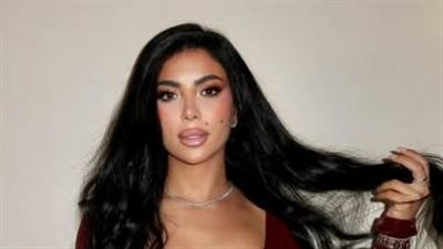 الكاجوال يبرز رشاقة قوام كارولين عزمي 