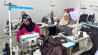 5 آلاف و150 قطعة ملابس تنتجها ورش شركة مياه قنا لصالح العاملين 