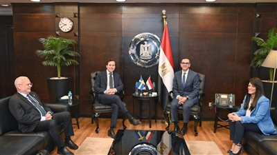 الخطيب: مصر تمتلك فرصا استثمارية متميزة أمام دوائر الأعمال السويدية بمختلف القطاعات 