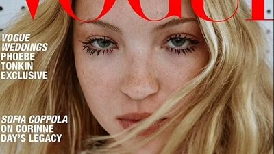 تشبهها تمامًا.. ابنة كيت موس تثير الجدل على غلاف 