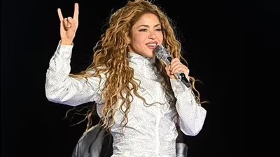 سقوط شاكيرا على المسرح أثناء حفلتها بمونتريال 