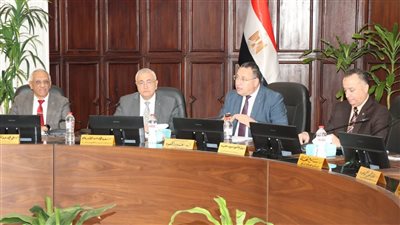 رئيس جامعة الإسكندرية يشدد علي الالتزام بضوابط العملية الامتحانية