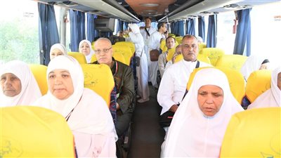 405 مواطن ومواطنة من قنا يغادرون إلي السعودية لأداء فريضة الحج 