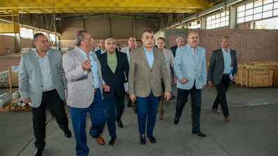  وزير الدولة للإنتاج الحربي يتفقد خطوط ومراحل التصنيع بشركة حلوان للصناعات غير الحديدية 