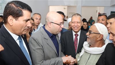  محافظ بني سويف يستمع لمشاكل واحتياجات أهالي قرية بني هانئ