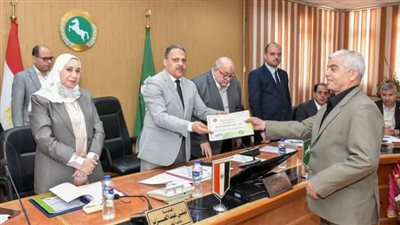 تنفيذي الشرقية يُهنئ الرئيس السيسي بعيد الأضحى ويُكرم المحالين للمعاش