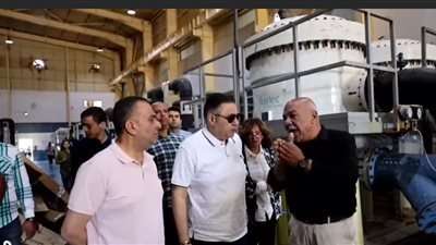 محافظ البحر الأحمر يتابع أعمال تطوير محطة تحلية المياه