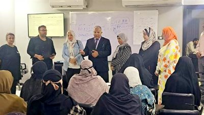 توزيع 100 جهاز تابلت على معلمات التعليم المجتمعي فى الفيوم 