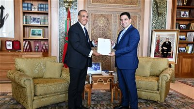 وزير الخارجية يسلم نظيره المغربي رسالة خطية من رئيس الجمهورية إلى ملك المغرب