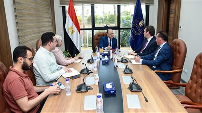 رئيس هيئة الدواء يبحث مع وفد شركة 