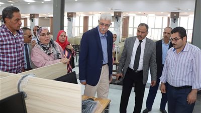 رئيس جامعة المنوفية يتابع مراحل تجهيزات مراكز القياس والتقويم بالمجمع النظري