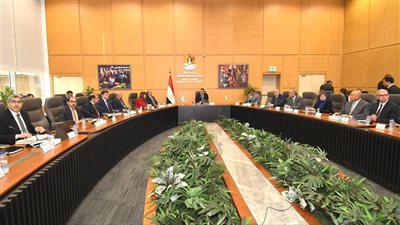 وزير الإسكان يعقد اجتماعه الدوري لمتابعة المشروعات السكنية بعددٍ من المدن الجديدة