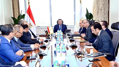 لقاء بين التموين و شركات القطاع الخاص لتطوير المجمعات الاستهلاكية 