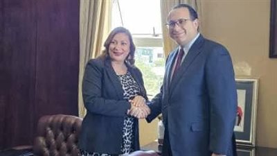 السفير المصري في ناميبيا يلتقي بوزيرة التعليم والابتكار والرياضة والفنون الناميبية الجديدة