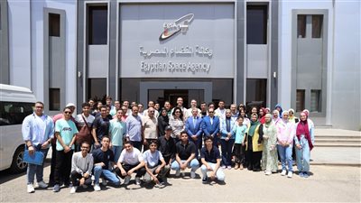 وفد طلابي من محافظة أسيوط في زيارة تعليمية إلى وكالة الفضاء المصرية
