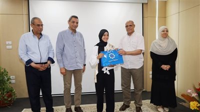 محافظ السويس يكرم الطلبة الفائزين بدوري المعلومات السكانية   