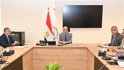 وزير الري يبحث نتائج دراسة تحديد مواقع الآبار الجوفية المخالفة بالأقمار الصناعية