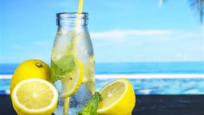 الليمون.. فاكهة صغيرة بفوائد كبيرة وأضرار لا يُستهان بها