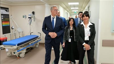 وزير البترول يزور مستشفى أهل مصر ويشيد بدورها الرائد في علاج الحروق