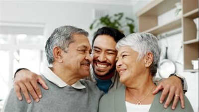 دراسة تفجر مفاجأة حول الابتسامة: كيف نميز بين الصدق والتصنع؟