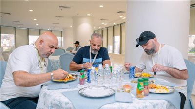 أطعمة الحجاج تحت المجهر.. مسؤولو البعثات يشاركون بتقييم وجبات المشاعر المقدسة قبل التصعيد