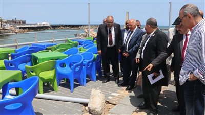 نقيب المعلمين يتفقد تلفيات نادي الشاطئ للمعلمين بالإسكندرية بعد العاصفة الرعدية
