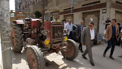 محافظ الدقهلية يأمر بالتحفظ على جرار مخلفات.. ما القصة؟