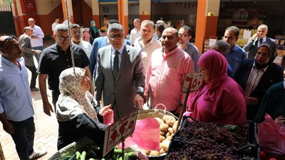محافظ الجيزة يتفقد أسواق اليوم الواحد بالطالبية وبولاق الدكرور
